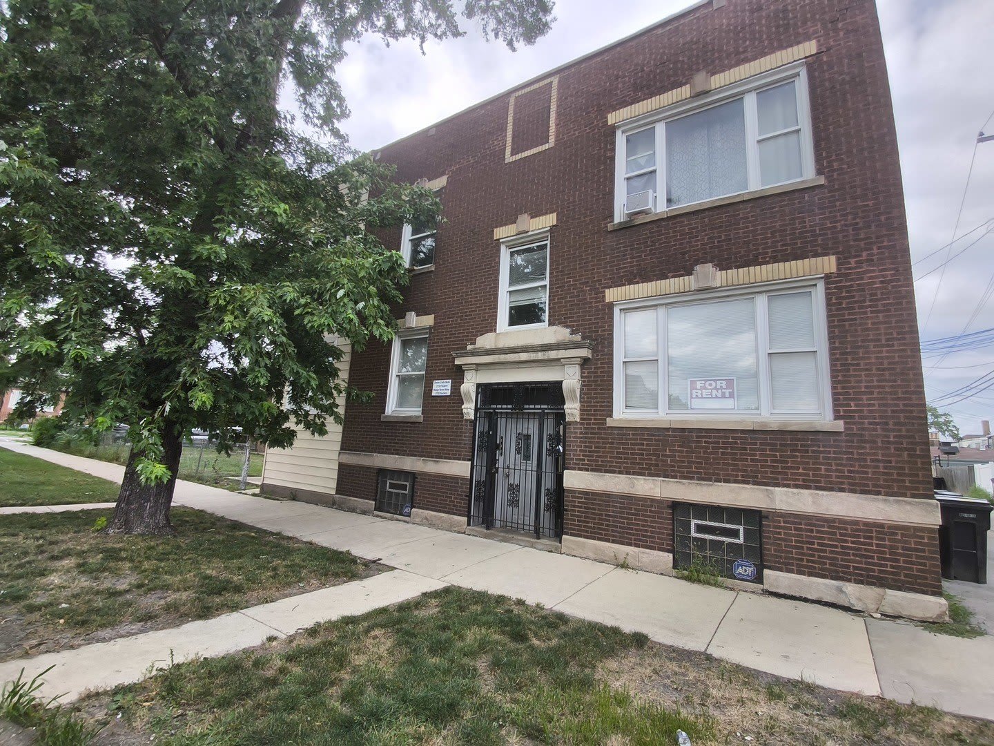2542 W 64th Street – photo 1