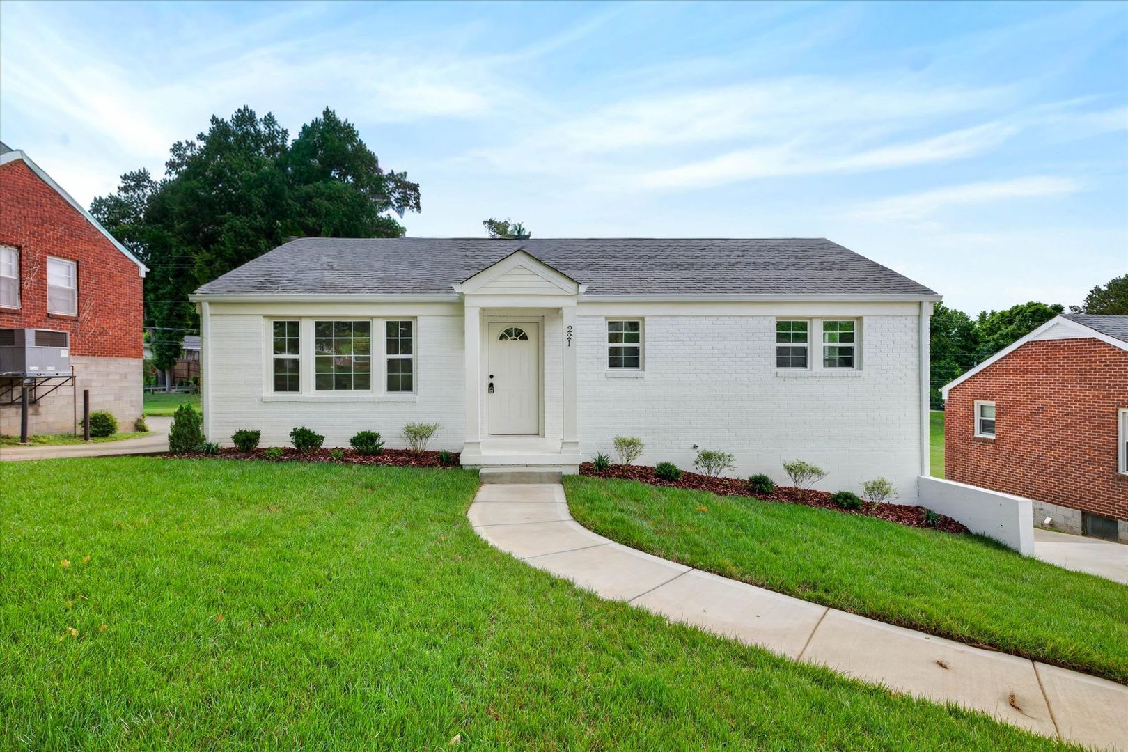 Beautiful Renovated 4 Bedroom Home For Rent With a Large Bonus Room! – photo 1