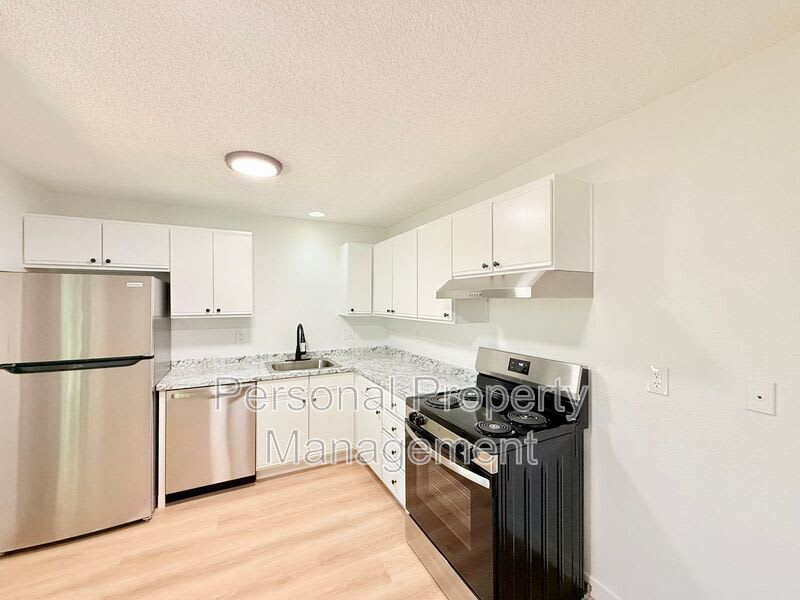 7422 NE Hazel Dell Ave – photo 1 of 13