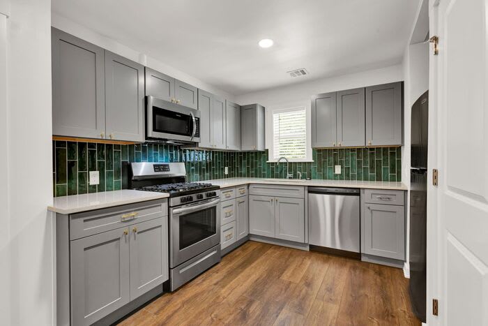 504 East Young Place – photo 1