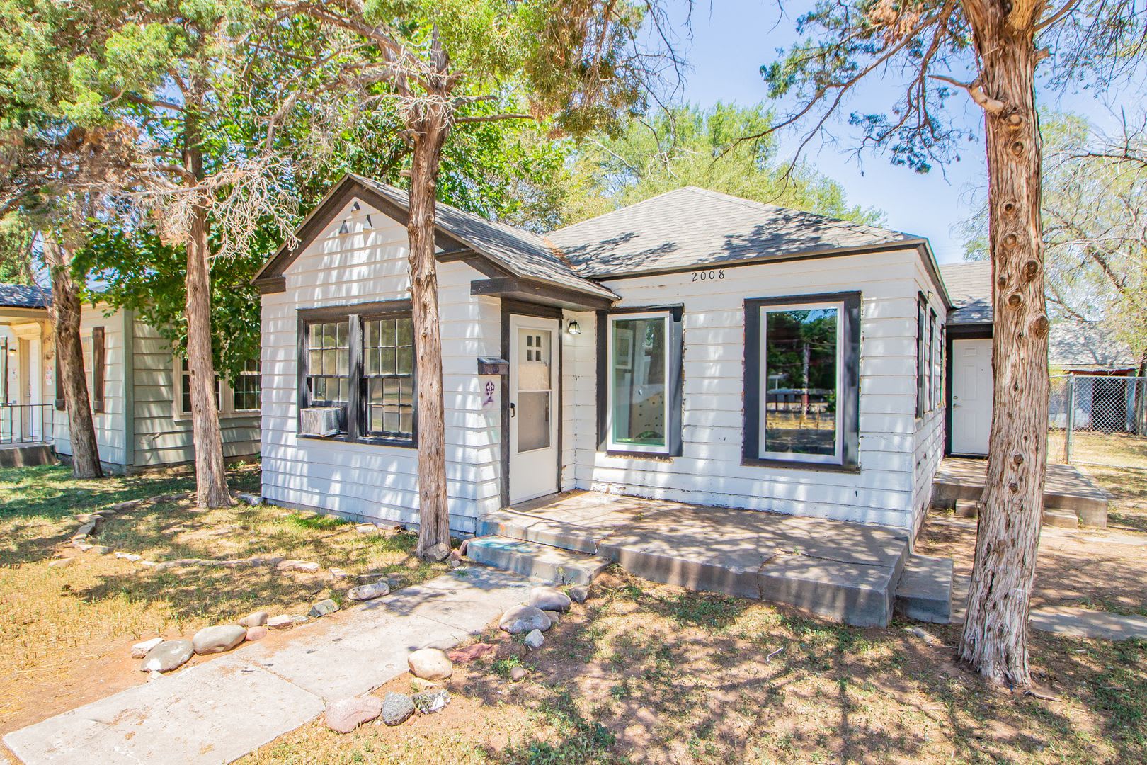 Updated 2 Bed 1 Bath House – photo 1