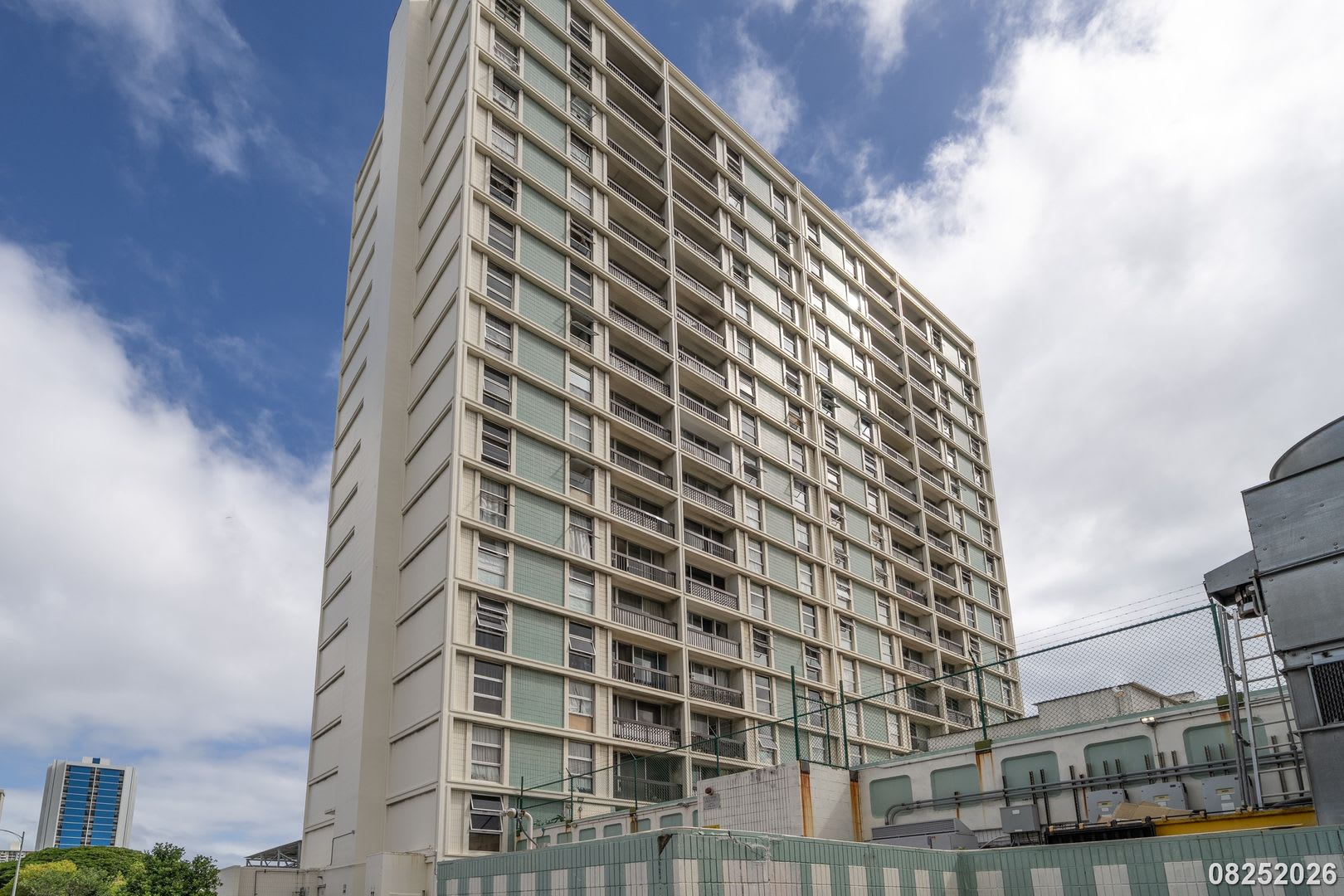3 000 2 Bed 1 Bath 1 Parking Furnished Liliha Square Honolulu Available For Immediate Occupancy – photo 1