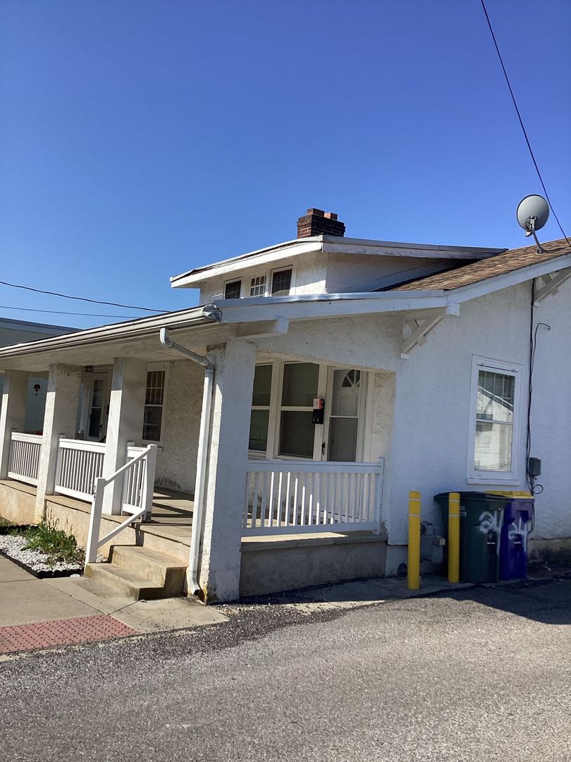 West York Area Home. – photo 1 of 6