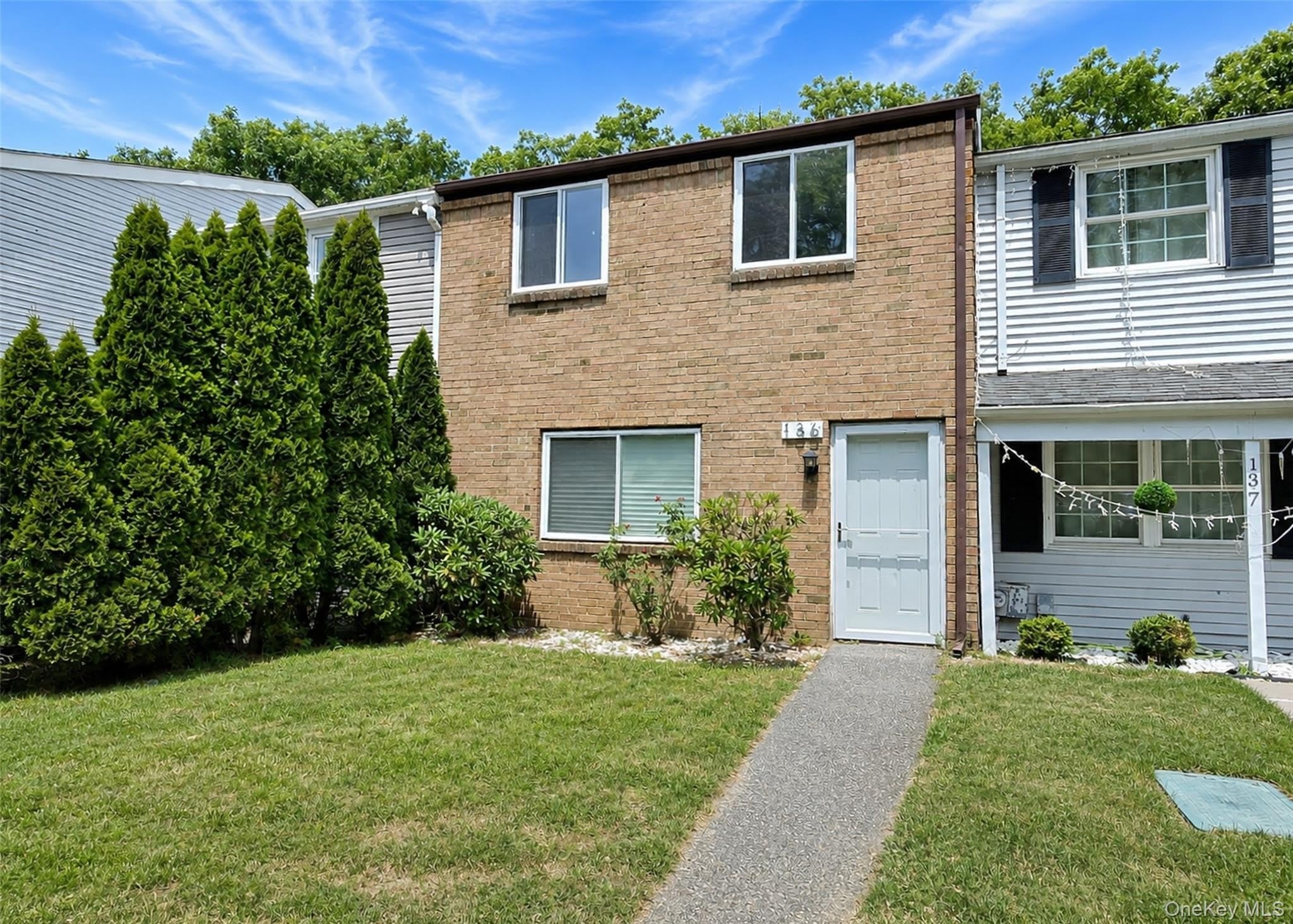 136 Hill Crescent – photo 1 of 13