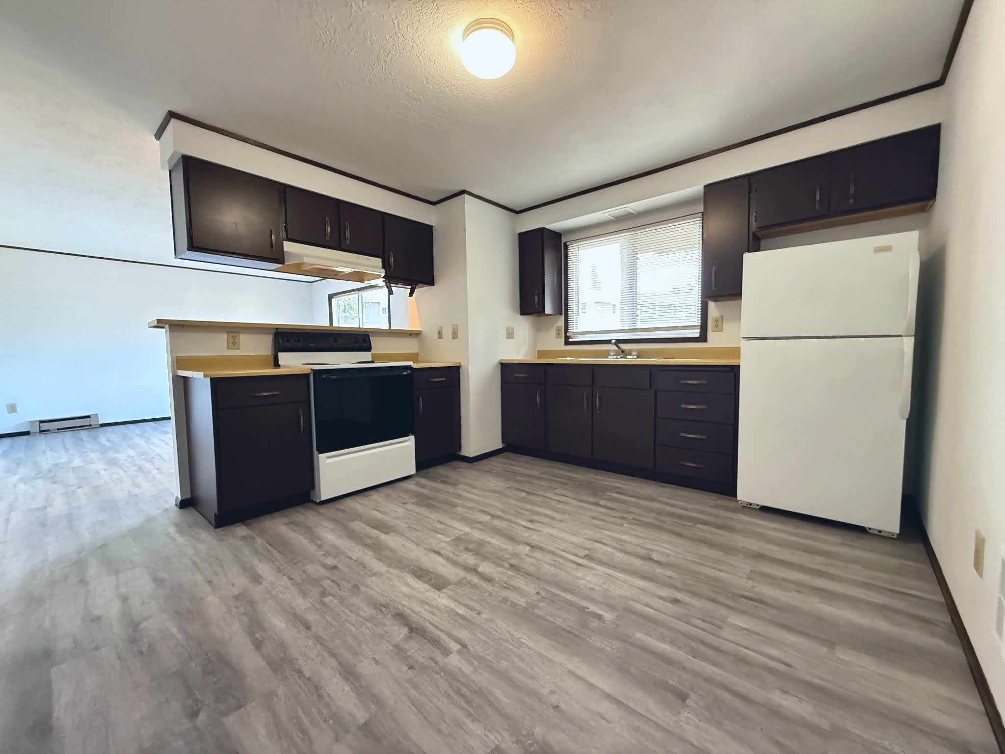 418 E State St Apt B – photo 1 of 9