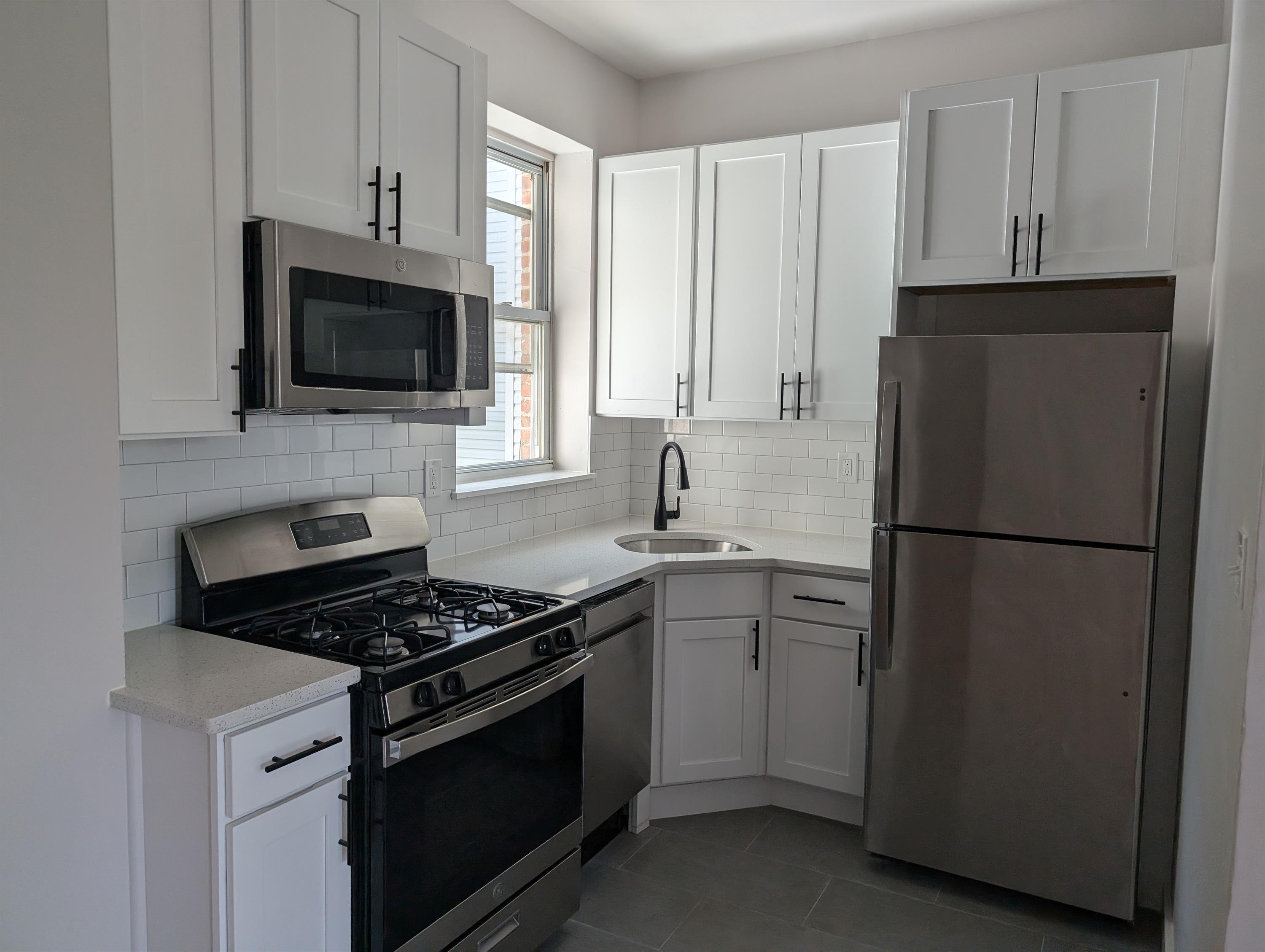 68 Gardner Ave – photo 1