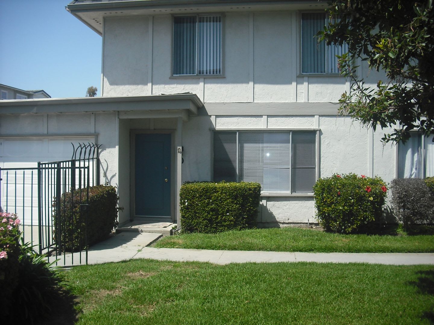 Spacious 2 Story 3 Bedroom Whalers Village Condominium Home – photo 1
