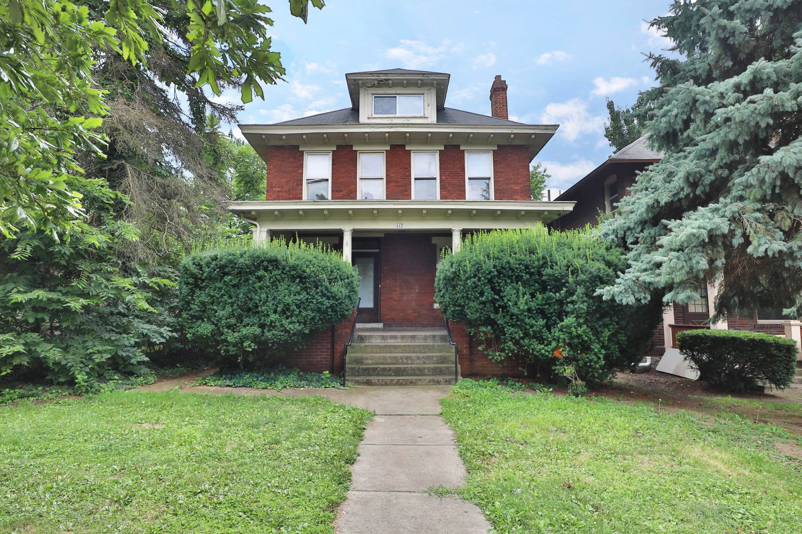 BIG HOUSE on E. LANE Ideal for Students, Fraternities, Sororities, Clubs, and Organizations! – photo 1