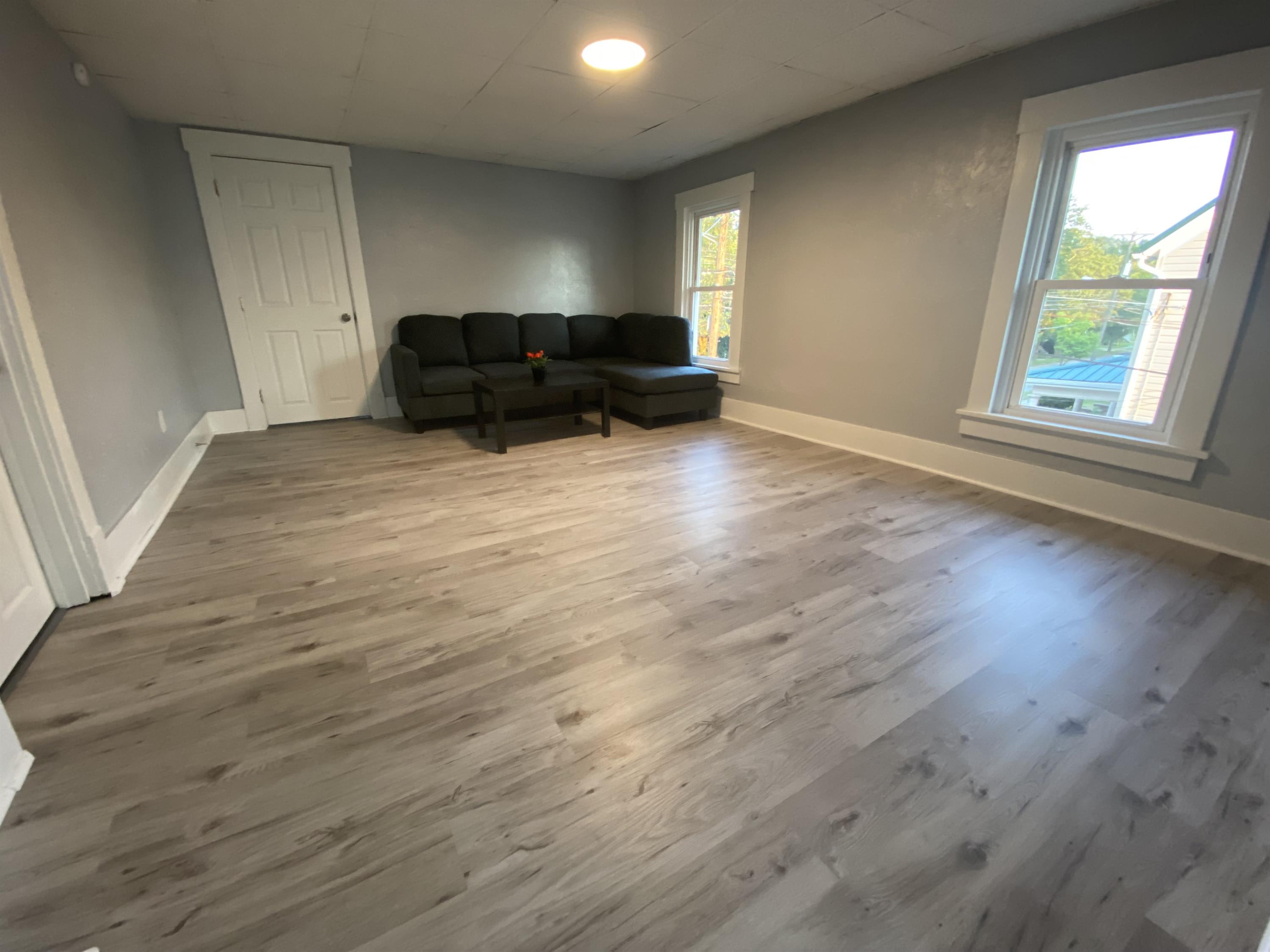 422 South 6th St, 1 – photo 1 of 8