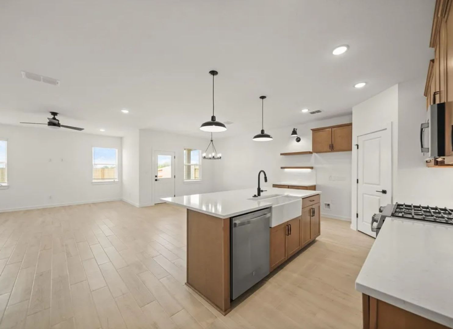 Newly Constructed 3Br House Beside Angel Lagoon In Dayton – photo 1 of 53