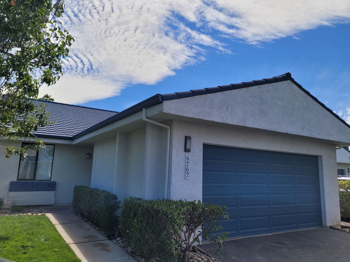 Open Airy 3 Bed Home With Private Patio In Discovery Bay – photo 1 of 19