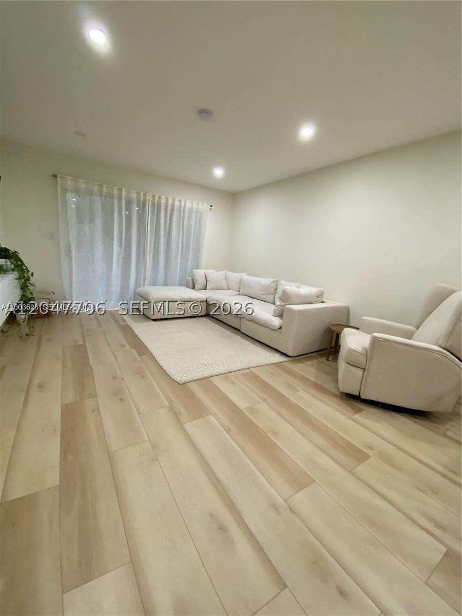 1200 Tallwood Ave – photo 1