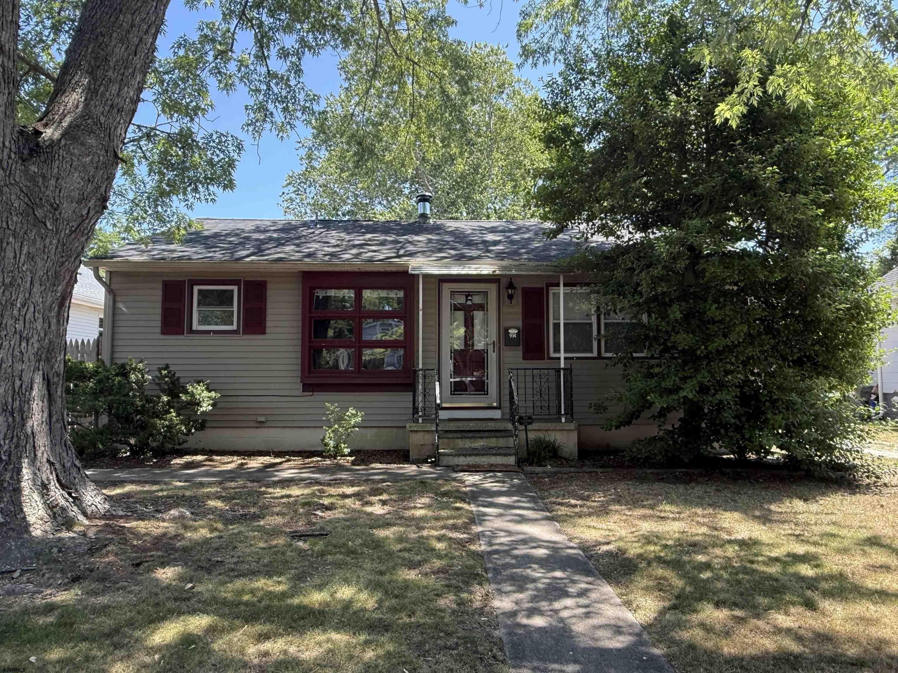 914 Oak Ave – photo 1 of 13