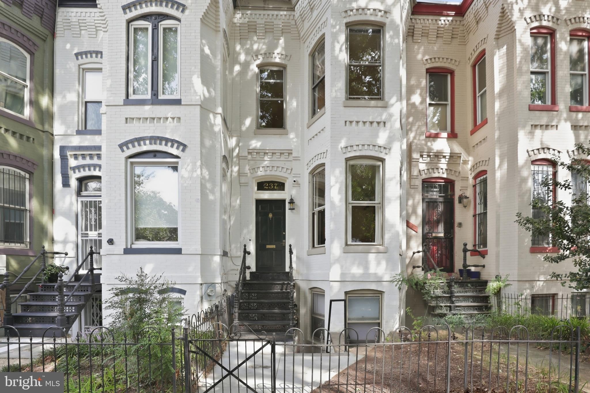 237 8TH Street NE – photo 1