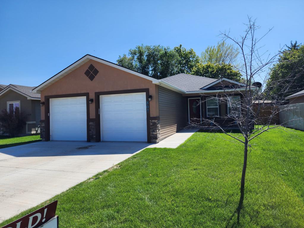 807 E Avenue A – photo 1 of 26