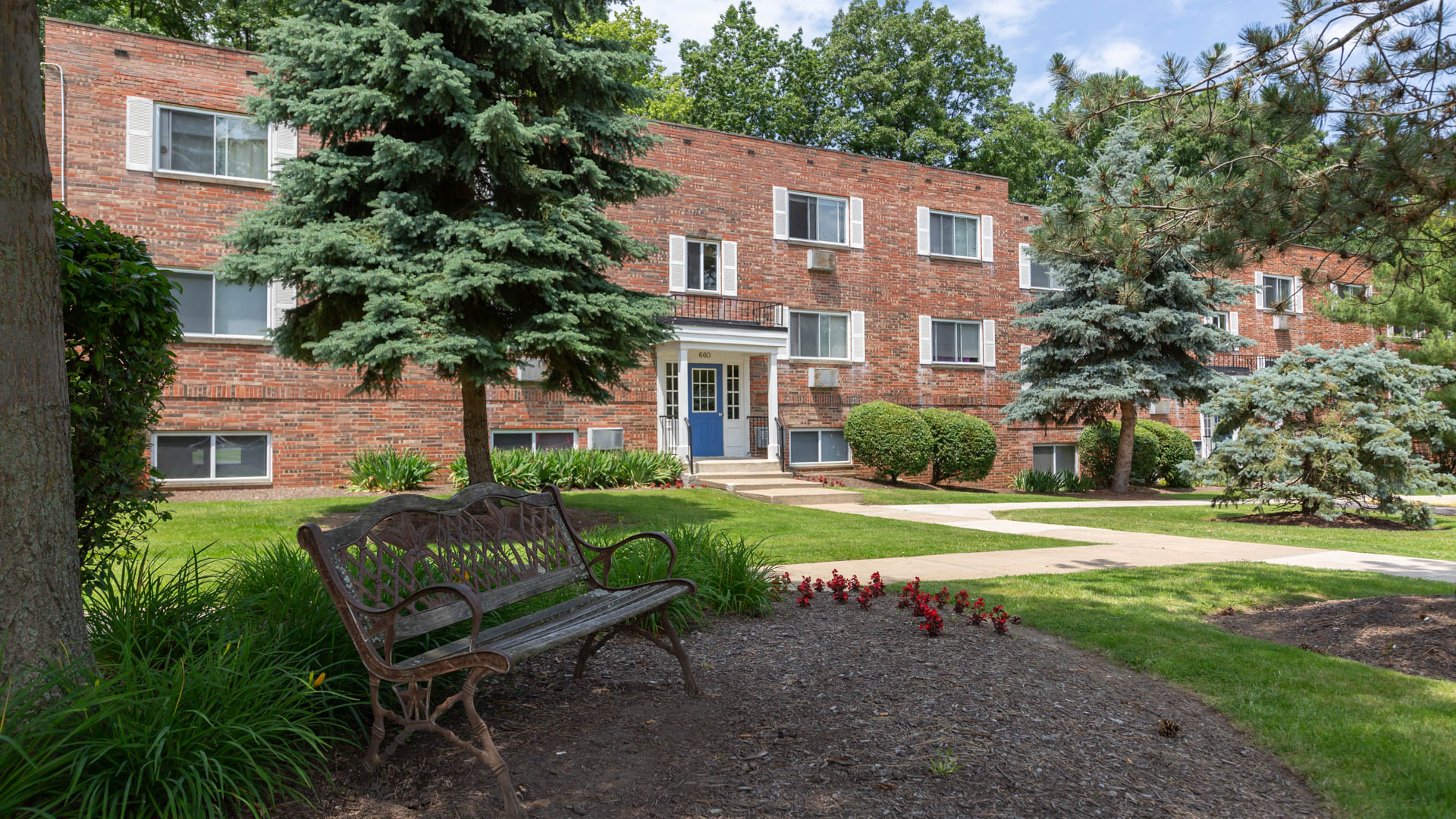 Kensington Club Apartments – photo 1 of 16