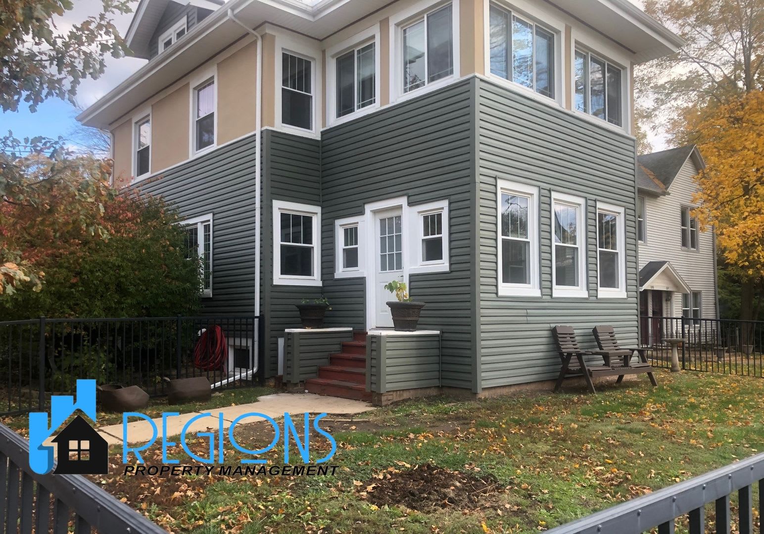 Beautiful 3BR 2 bath home in Bloomington, hardwood floors throughout, convenient location – photo 1