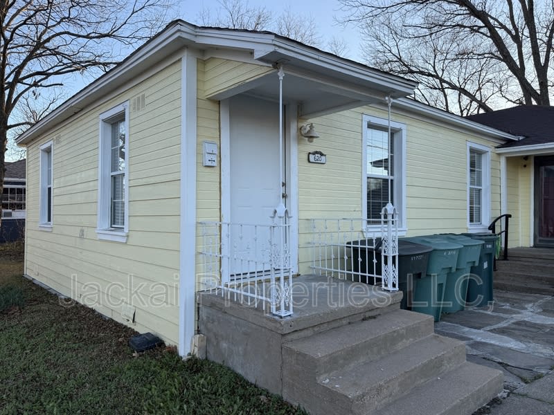 620 North Walnut Street – photo 1