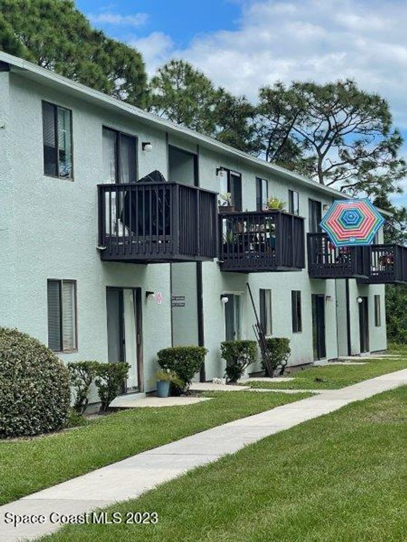 Clean and convenient 2‑bedroom in SE Palm Bay! – photo 1 of 22