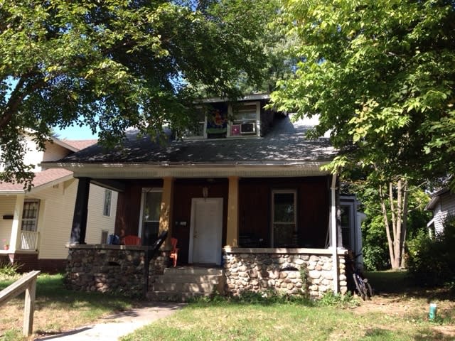 4 Bedroom, 1.5 Bath on Campus – photo 1