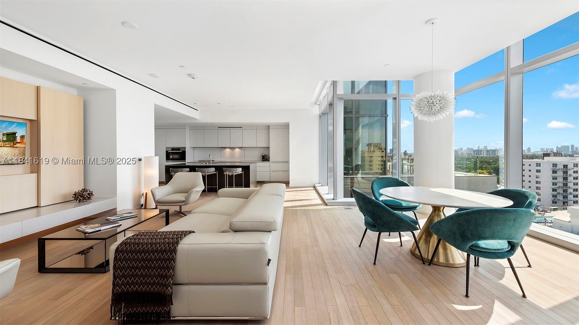2901 Collins Ave – photo 1