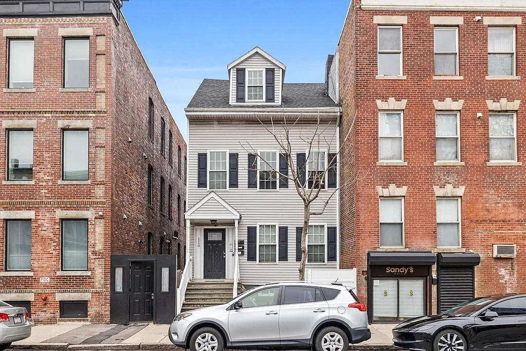 110 Chelsea St Apt 3 – photo 1