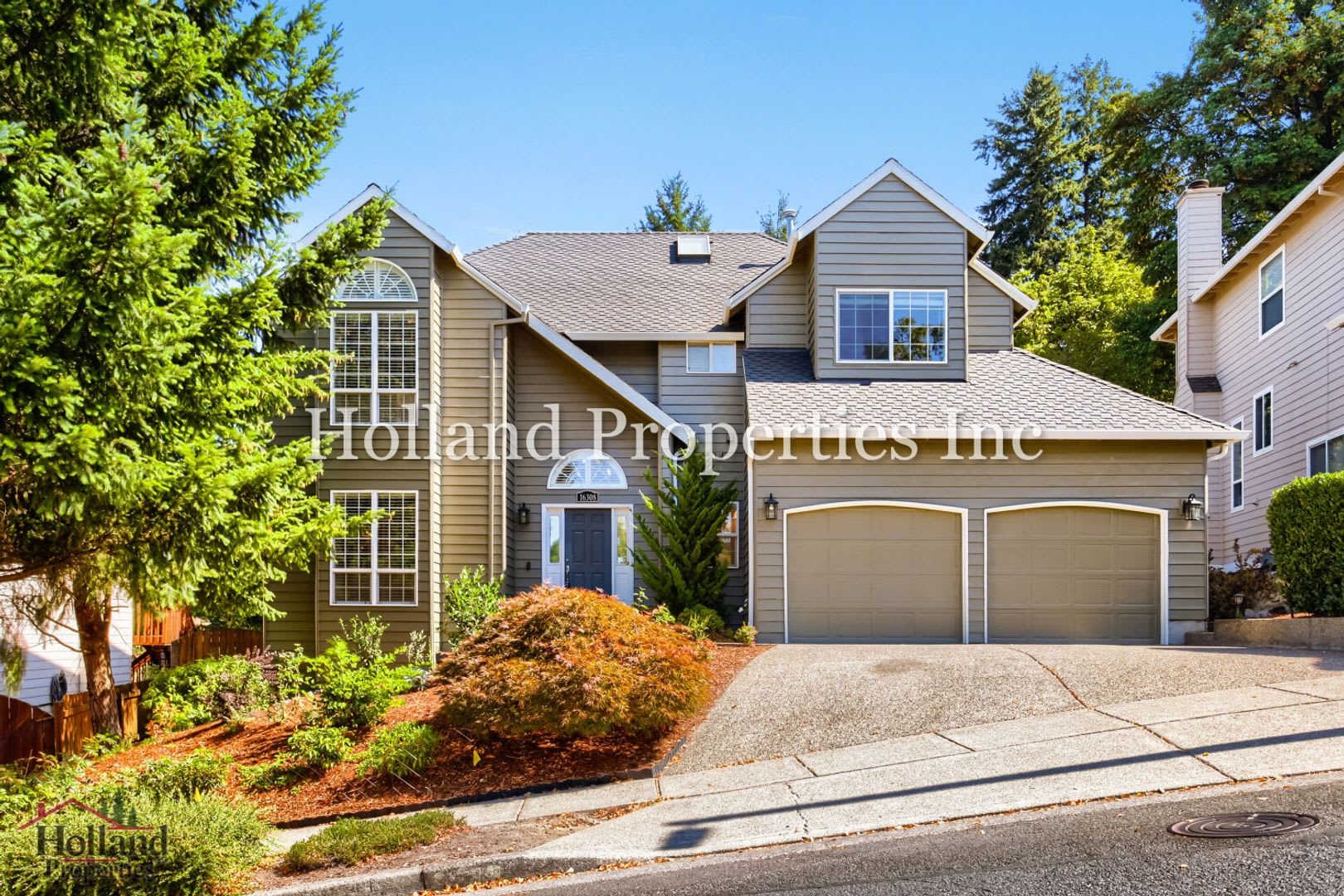 Spacious 4Br Beaverton Home With Fireplace Fenced Yard Green Space Views – photo 1 of 249