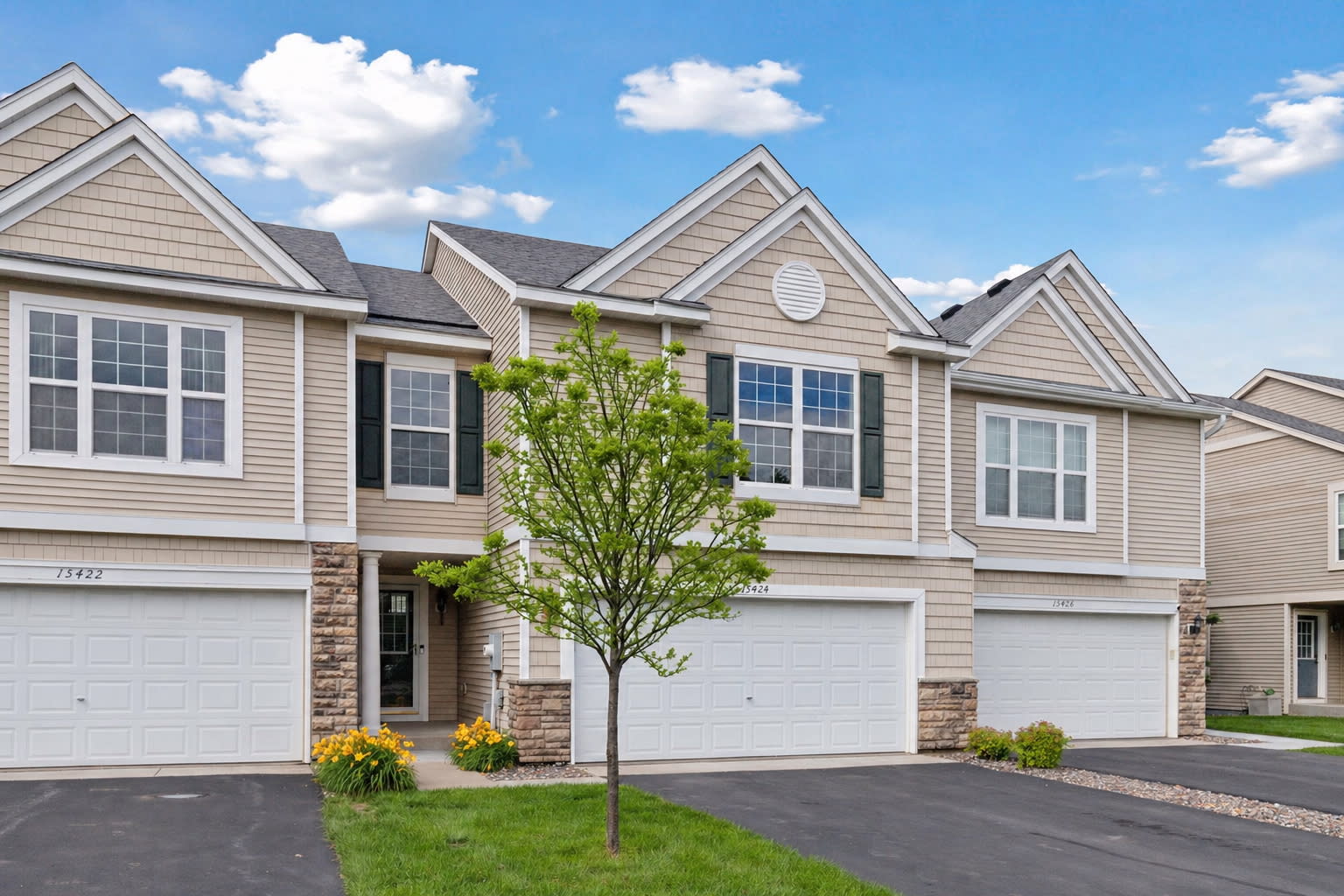15424 Foster Drive North – photo 1 of 39