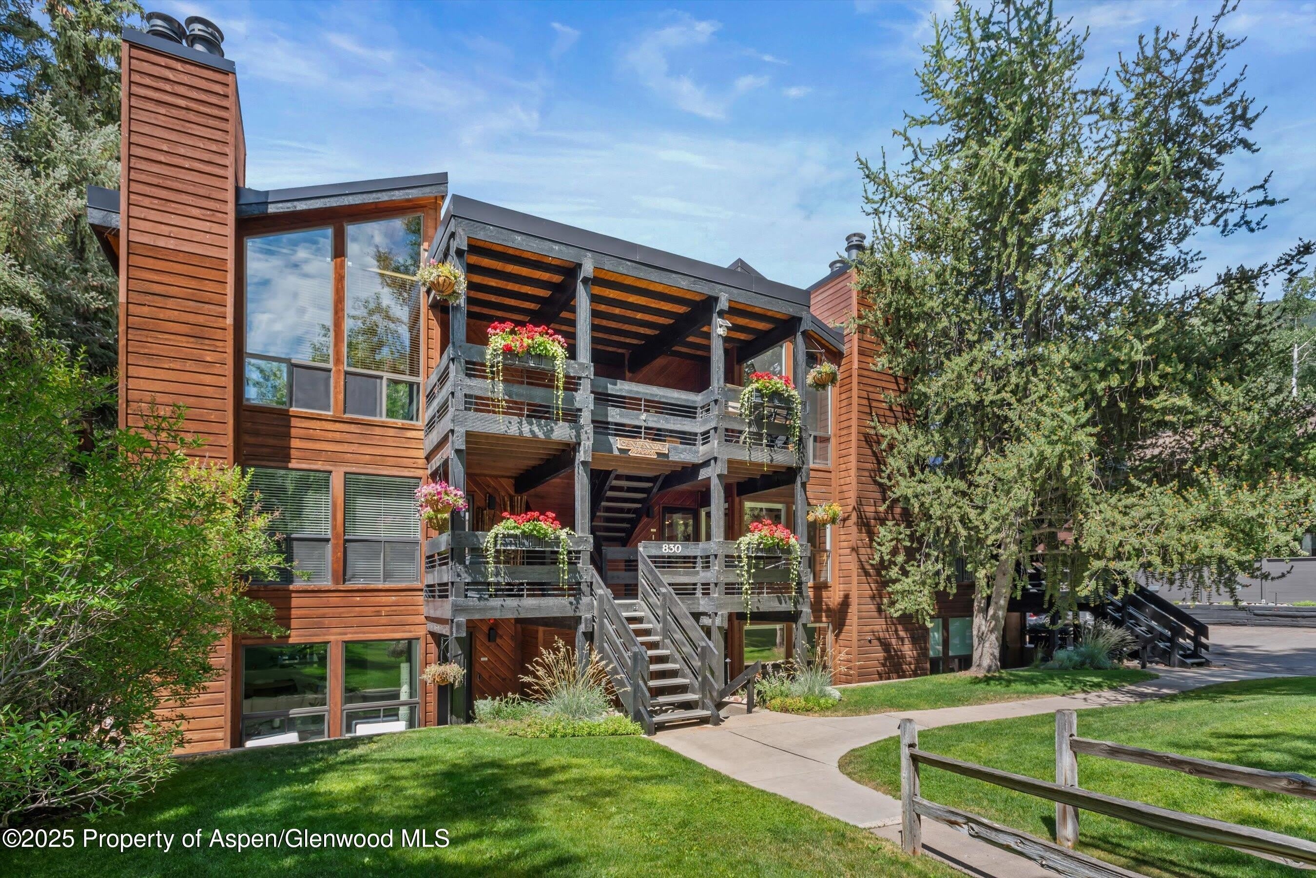 824 E Hopkins Avenue – photo 1