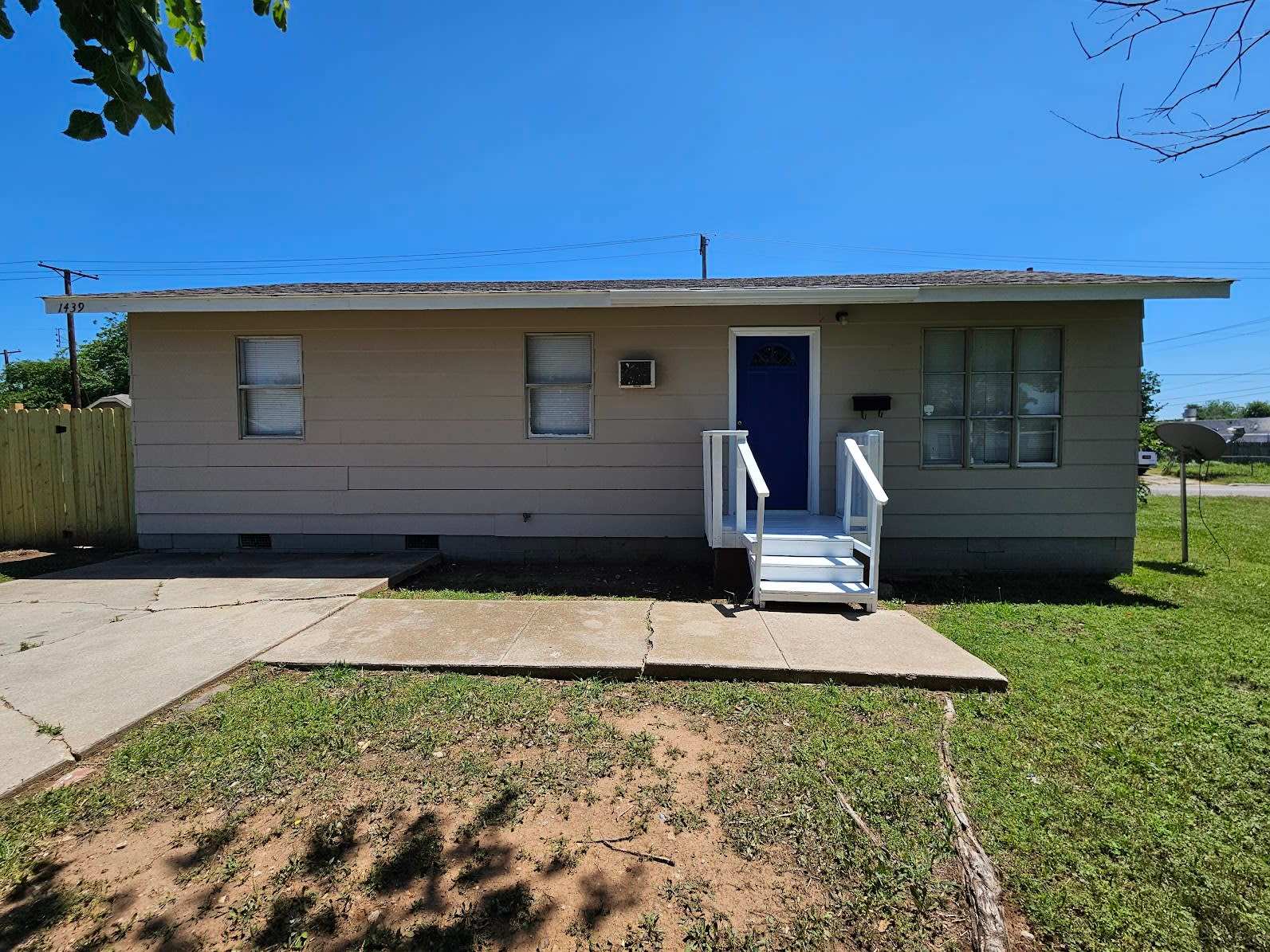 1439 NE 24th St – photo 1