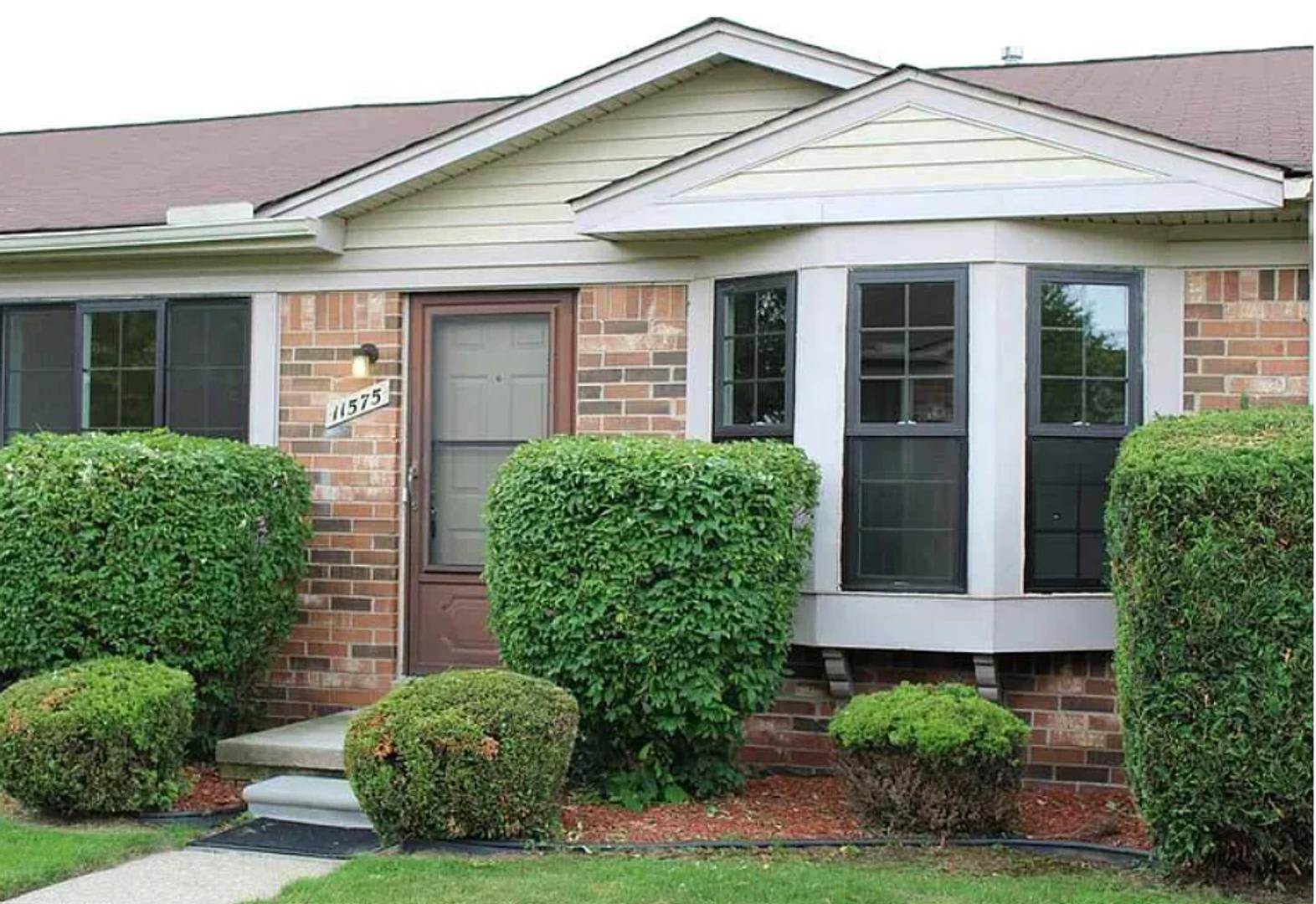 Move-In Ready Ranch Condo with Basement &amp; Prime Location – photo 1
