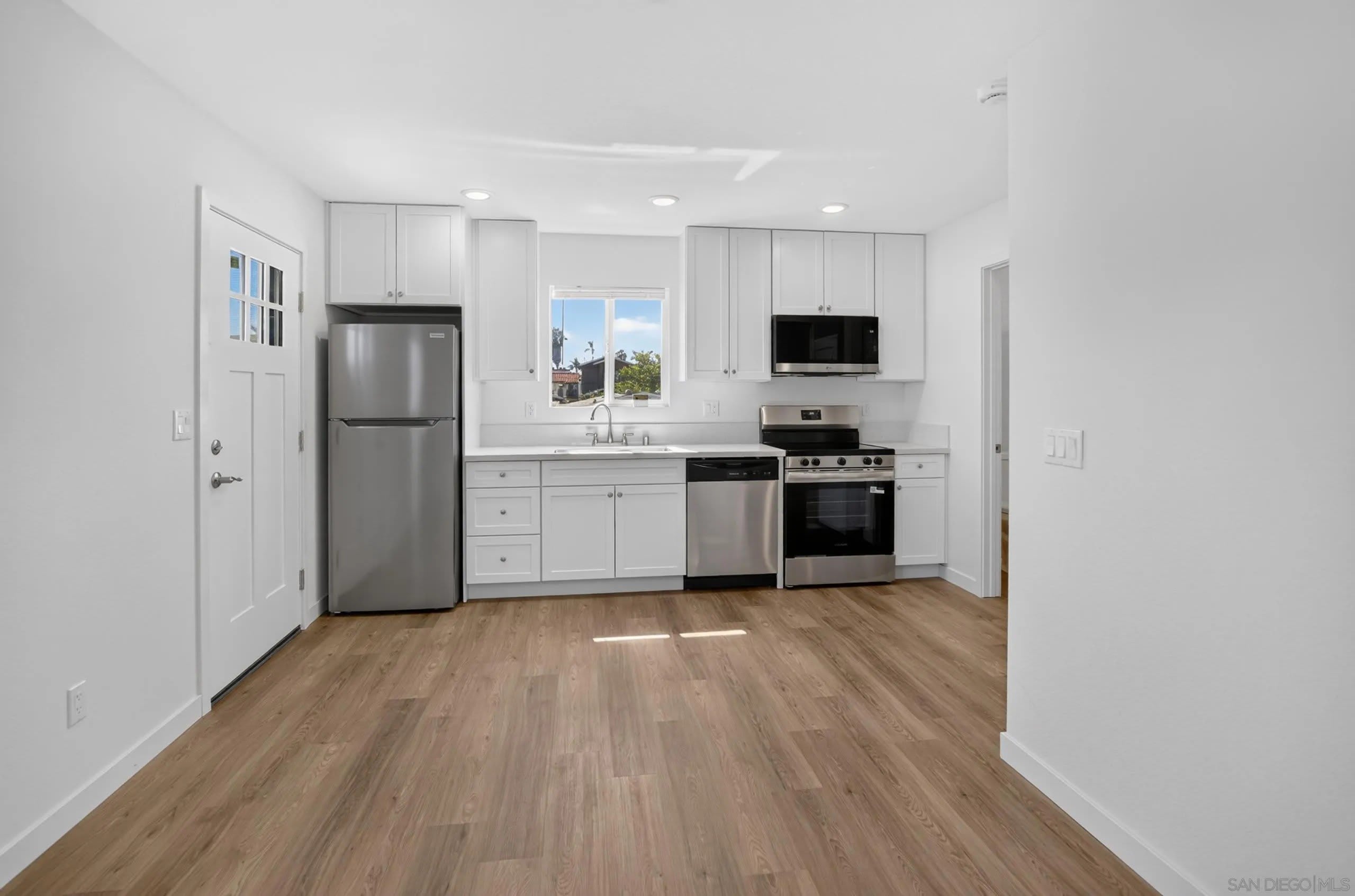 4131 45th St – photo 1