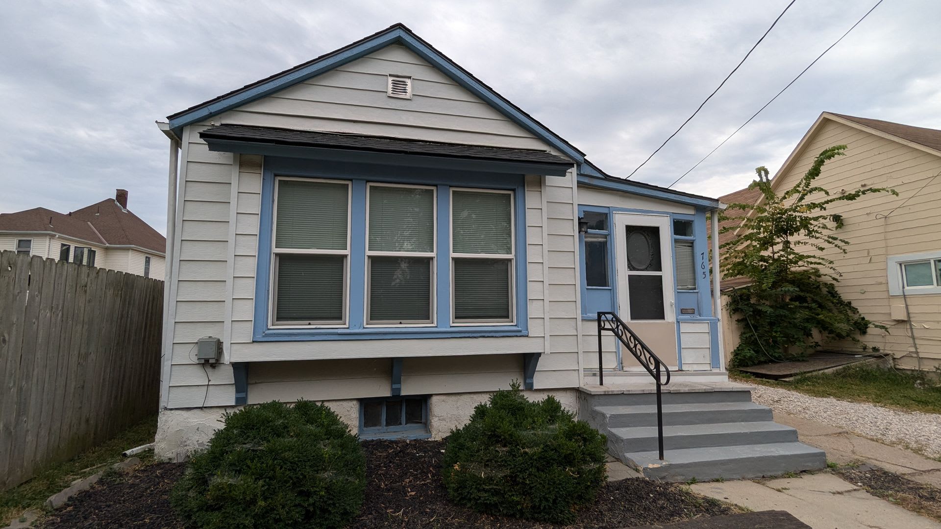 2-bedroom home close to shopping and transit – photo 1 of 15