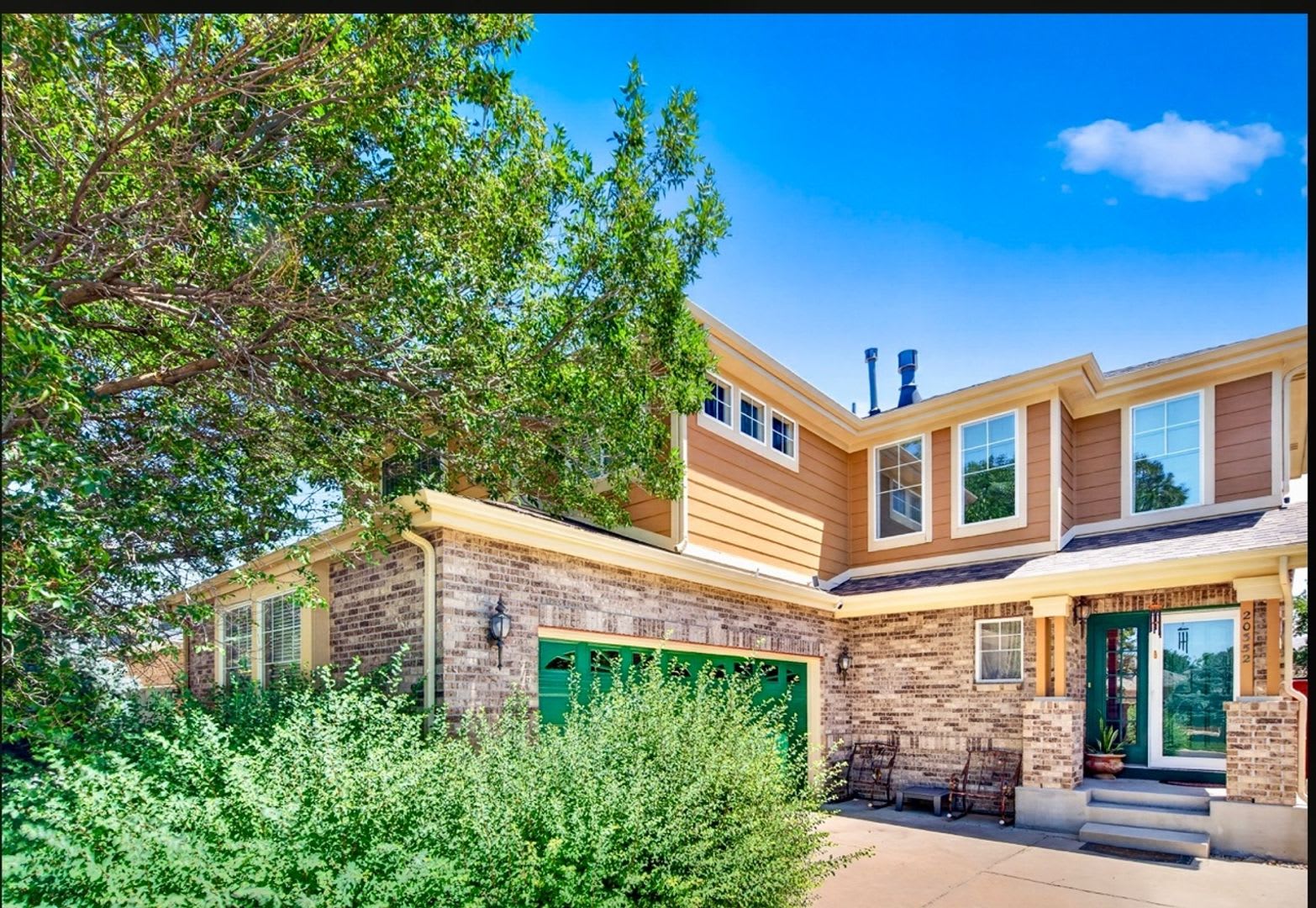 Charming 3BR House in Aurora – photo 1