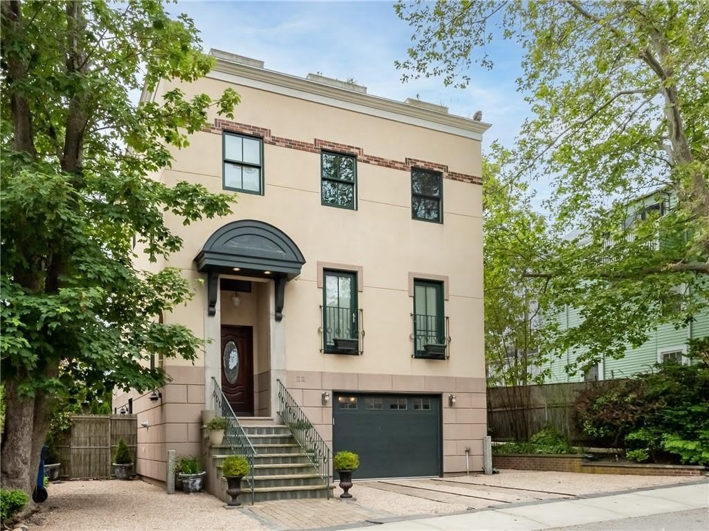 22 Young Street – photo 1