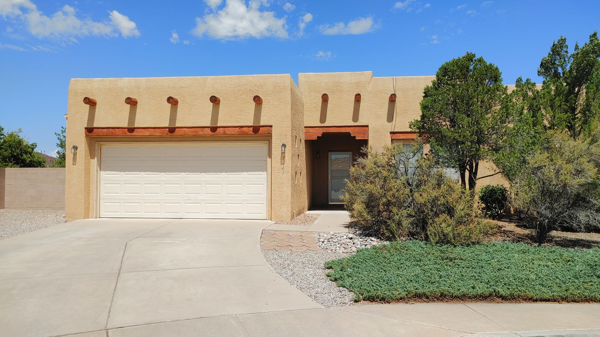 Beautiful 4 Bedroom, 2 Bath In The NW! – photo 1
