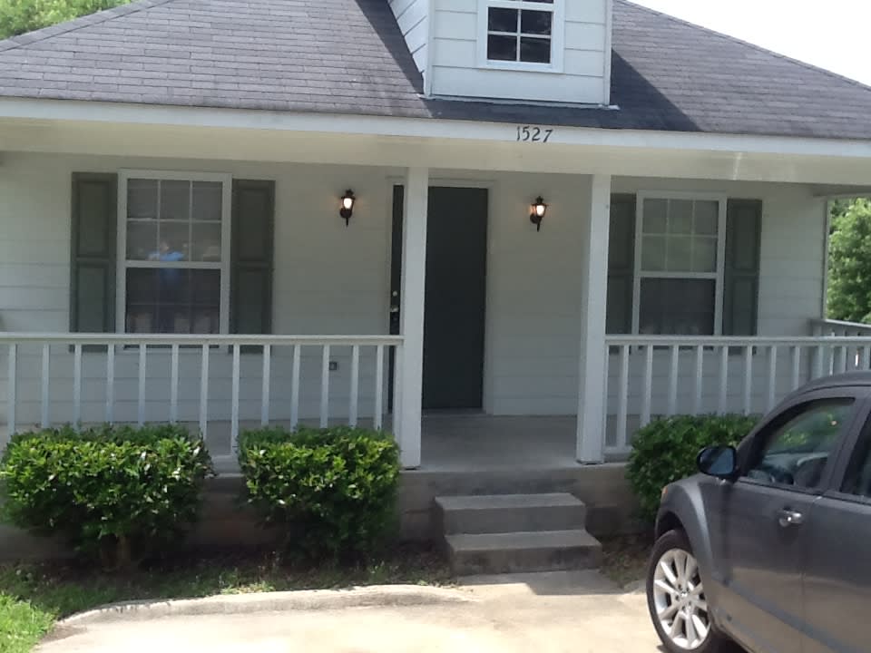 1527 21st St – photo 1 of 17