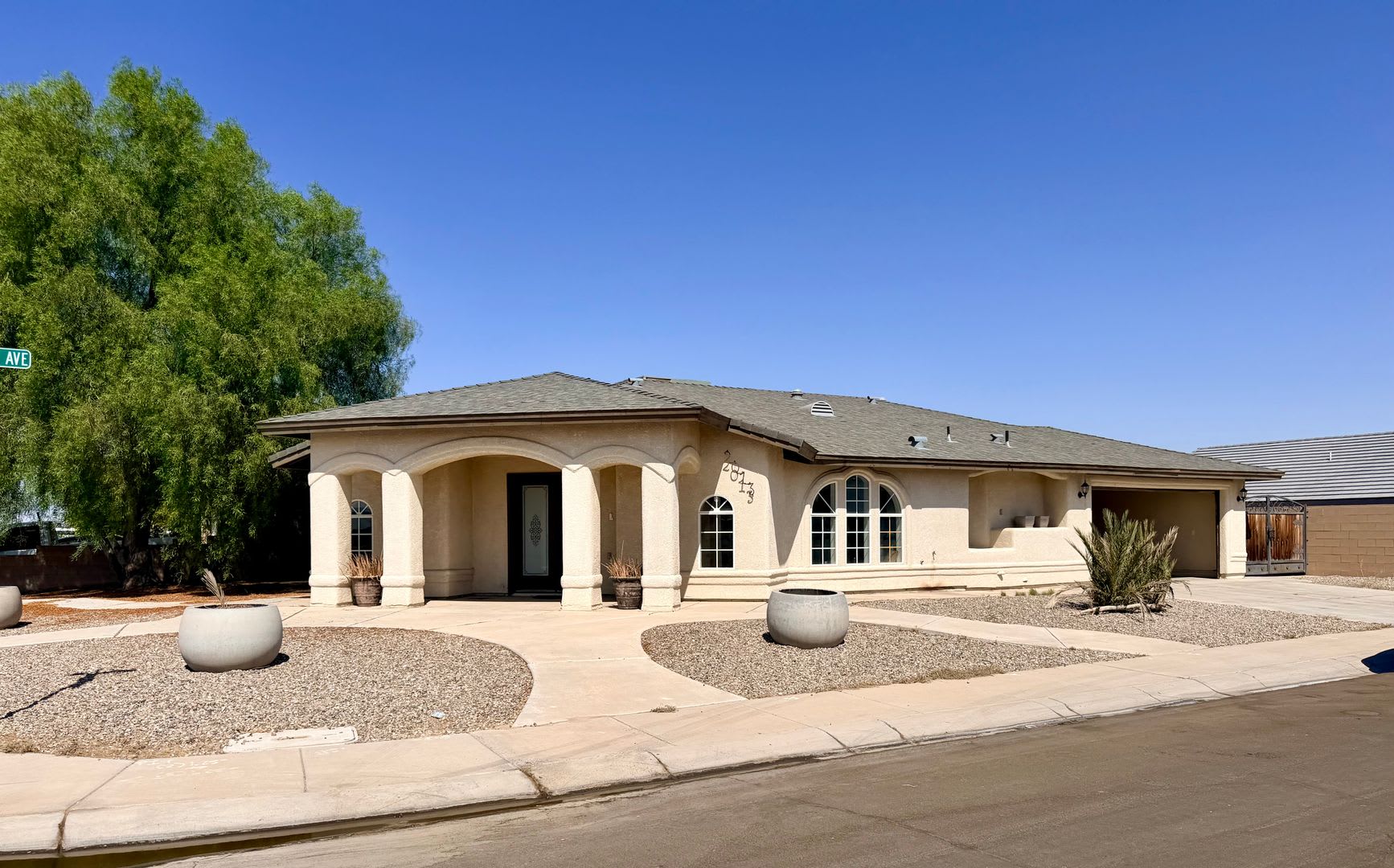 Large San Luis Home On A Corner Lot With 3 Bedrooms Plus Added Den Office Room – photo 1 of 17
