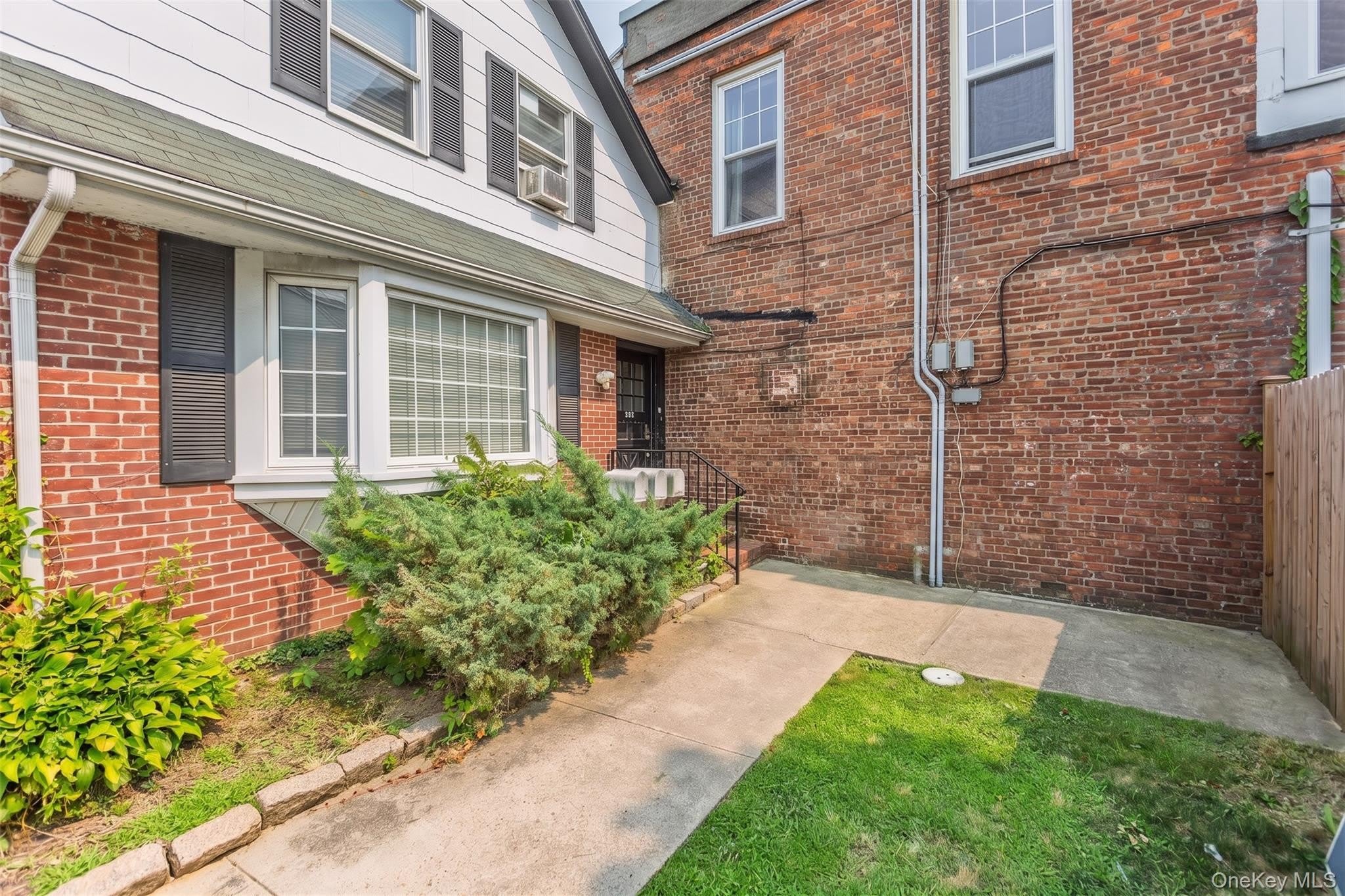 295 Railroad Avenue – photo 1 of 15