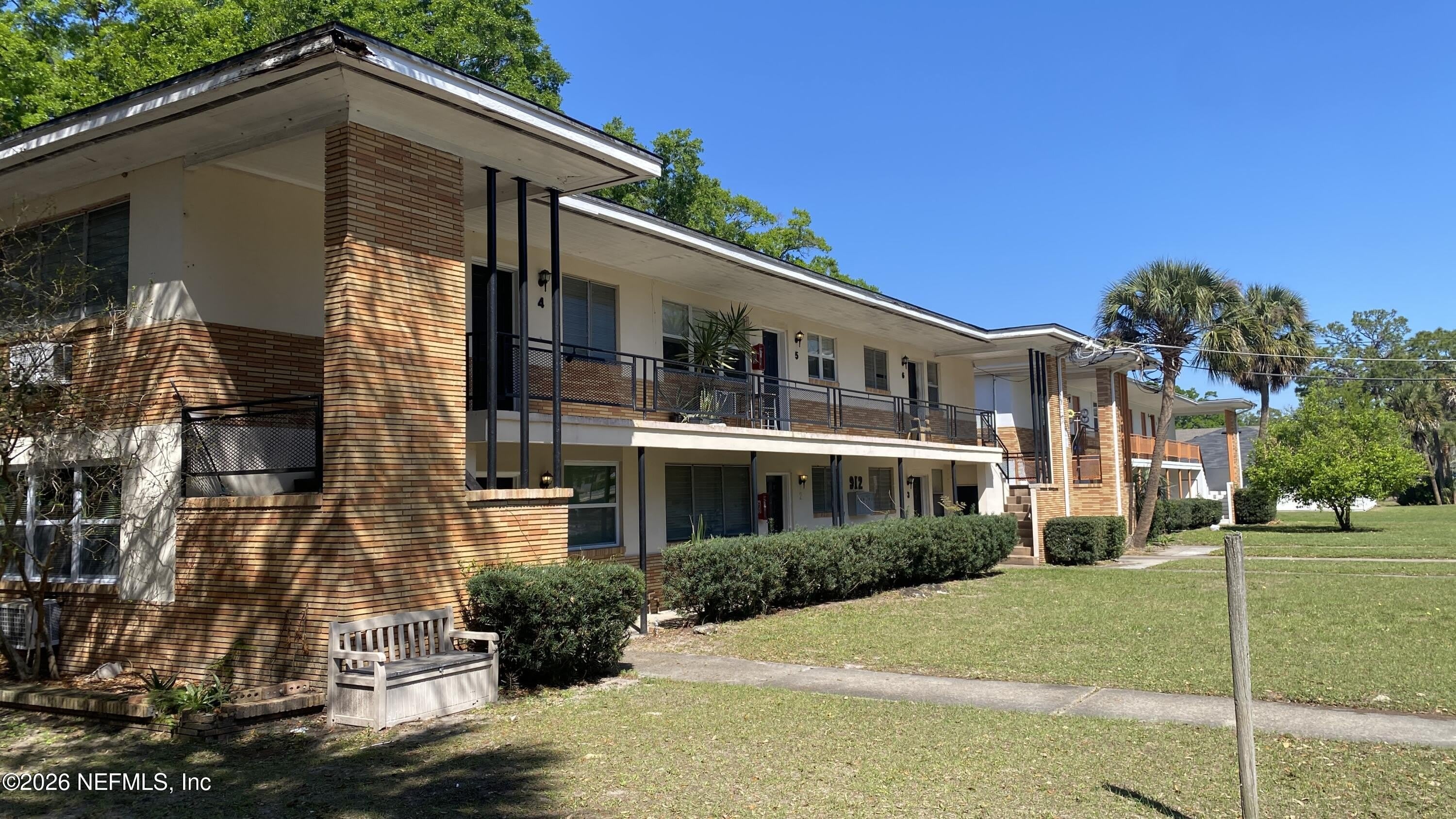 912 ARCO Drive – photo 1