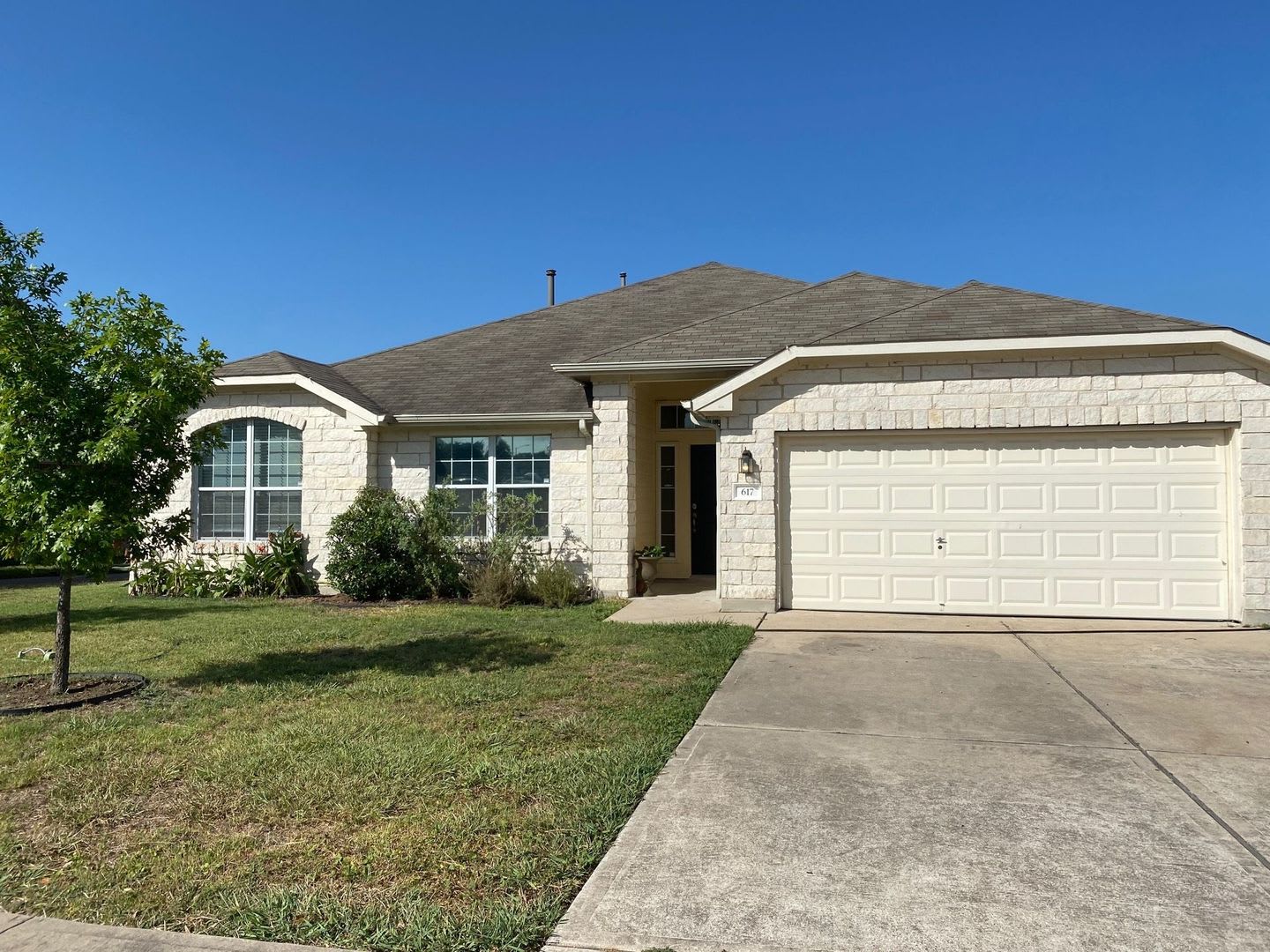 Nice One Story Home In Highland Park – photo 1 of 283