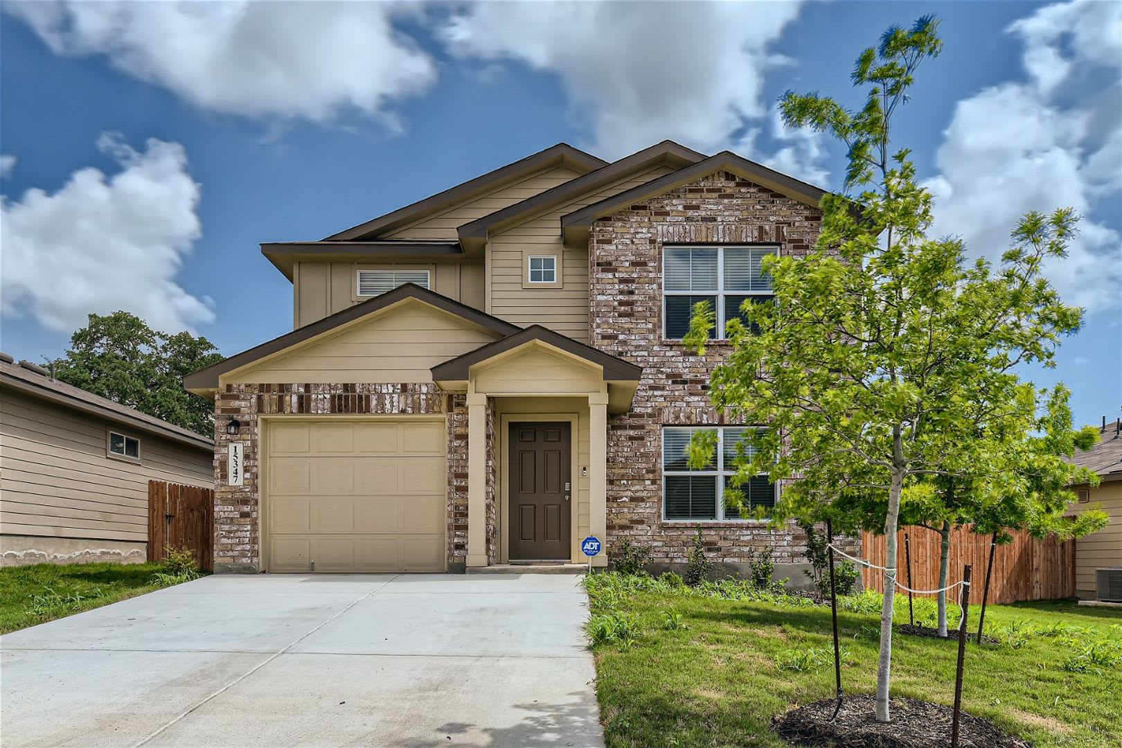 Gently Used, 2-year old 3BR/2.5 Bath in Redbird Ranch – photo 1