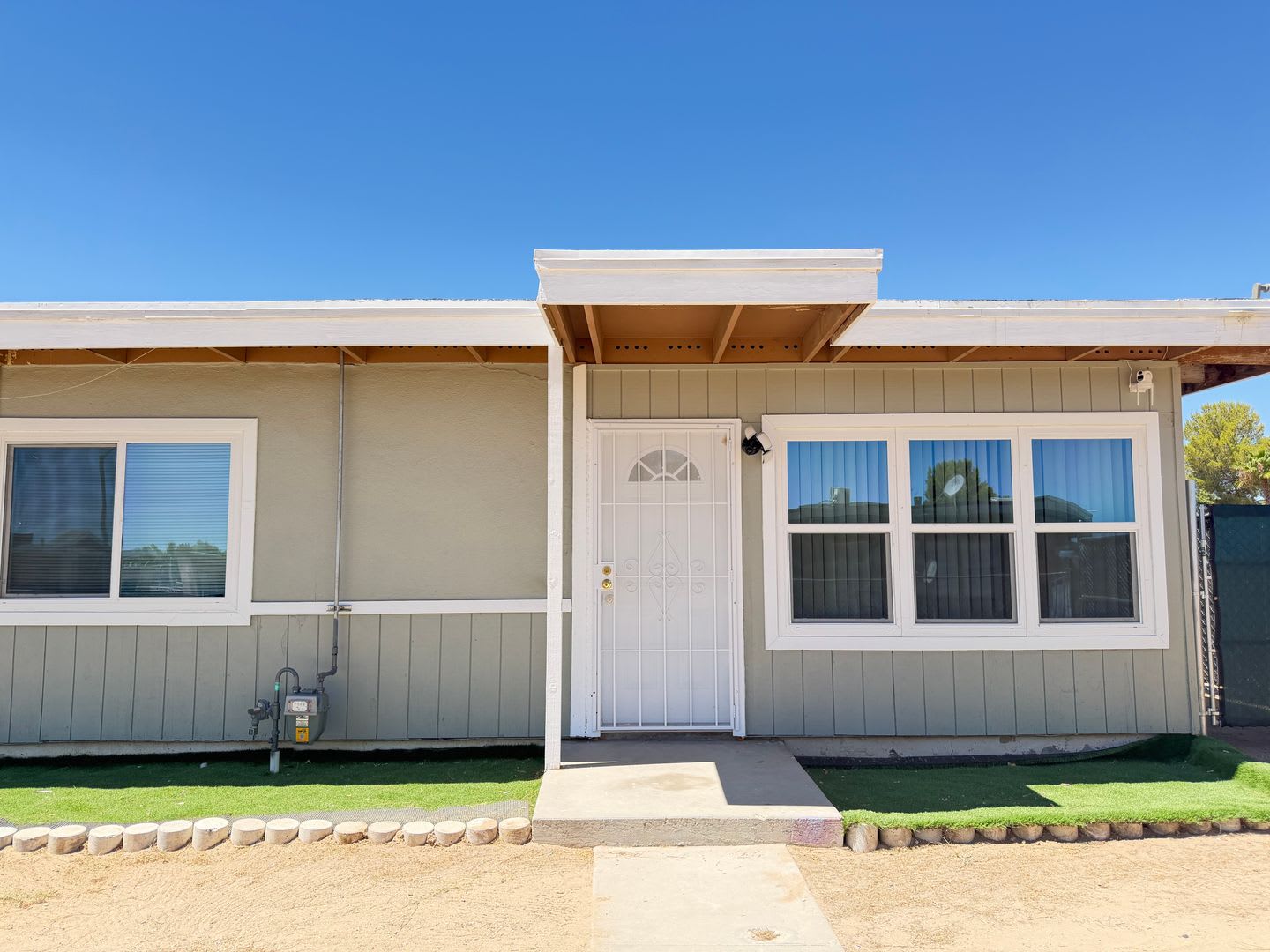 2 Bedroom With Outside Shed And Carport – photo 1 of 48