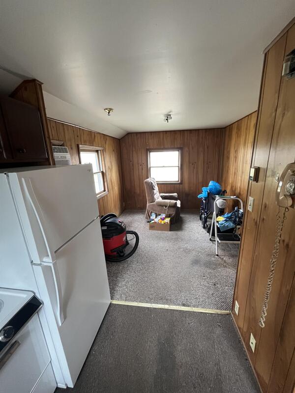 226 Beaver Avenue Northeast – photo 1 of 7
