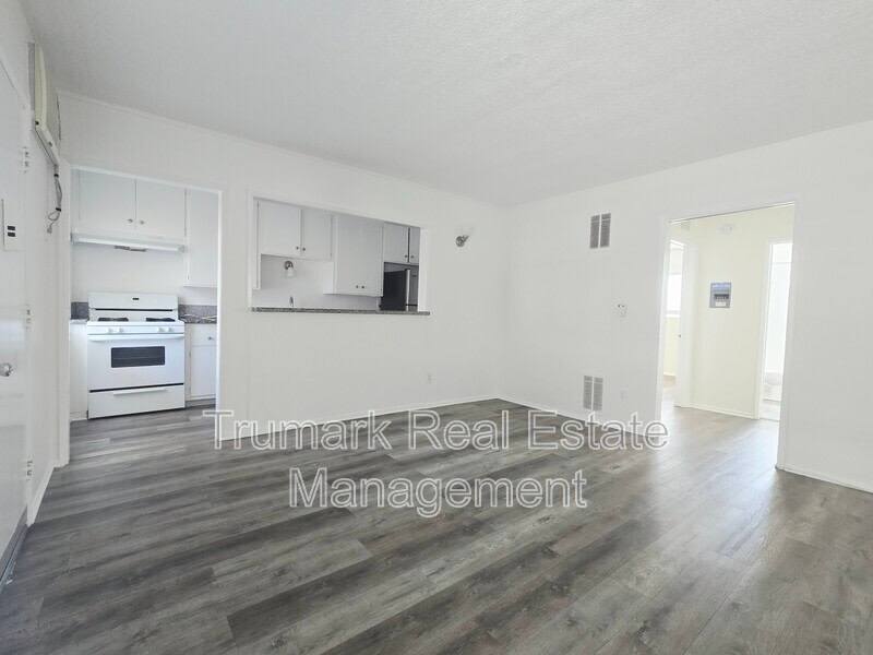 1121 E Palmer Ave – photo 1