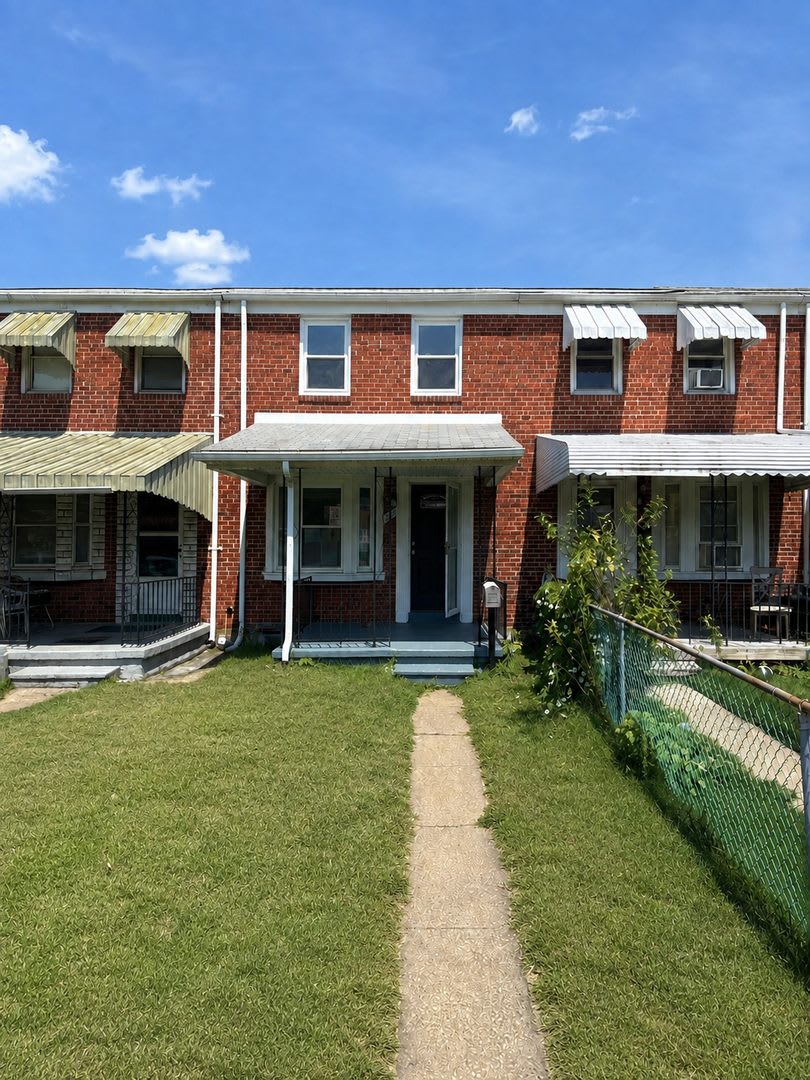 Spacious 2-Bedroom Home with Finished Lower Level & Fenced Yard – photo 1