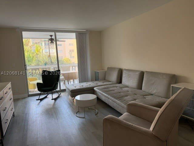 901 NE 14th Ave – photo 1