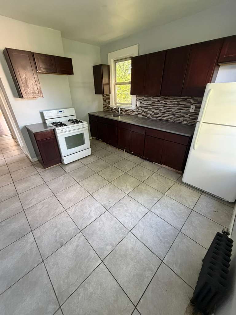 116 22Nd St – photo 1 of 19