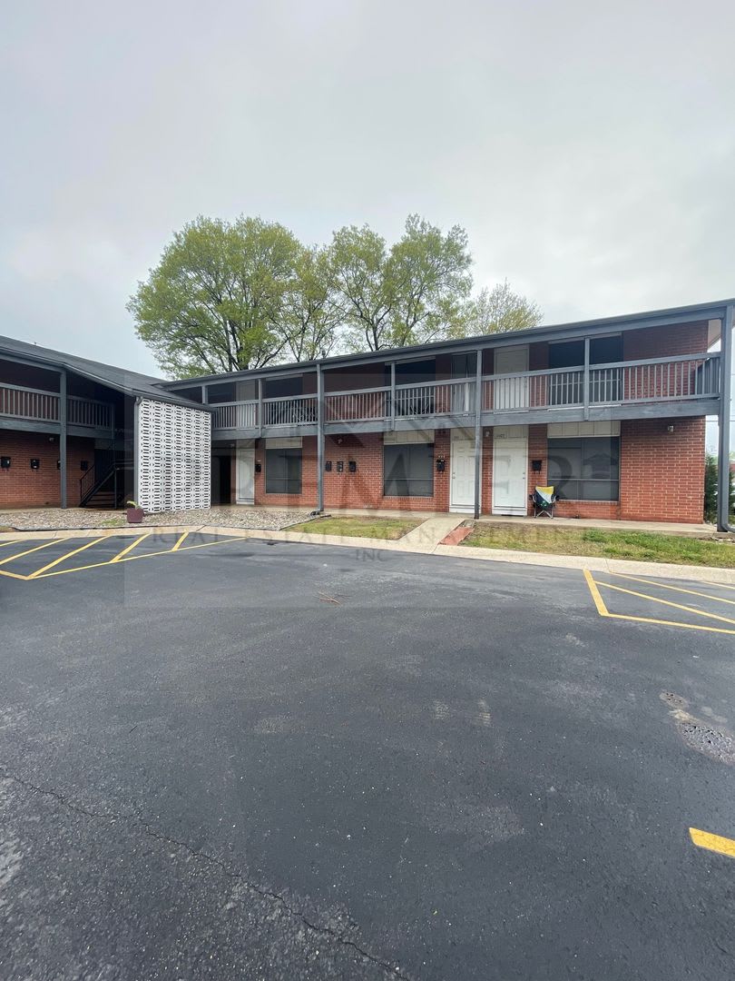 6023 Barton Dr Shawnee Ks 66203 1 Bed 1 Bath Rent 850 Deposit 850 60 West Apartments – photo 1 of 273