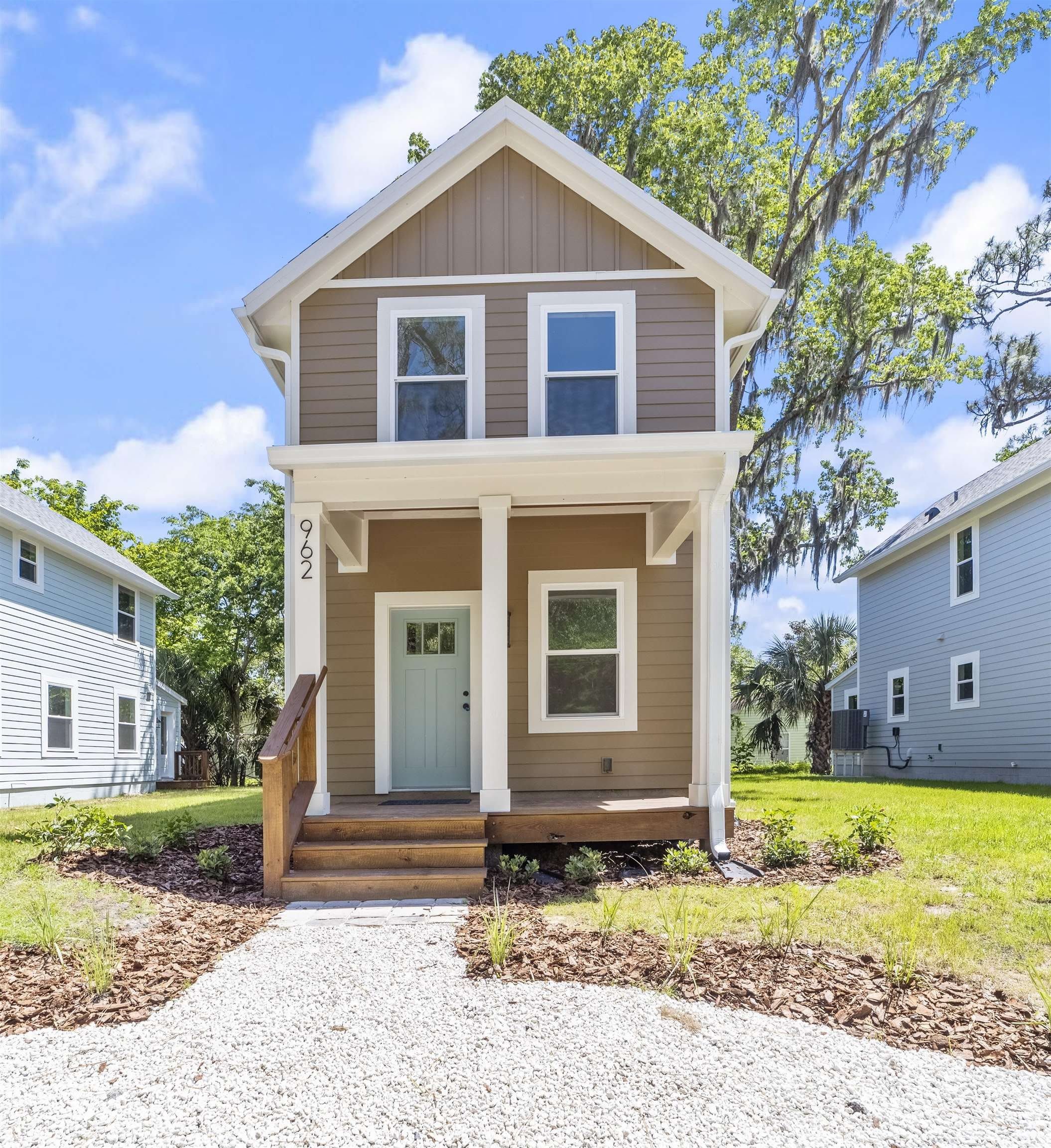 962 Alexander St – photo 1